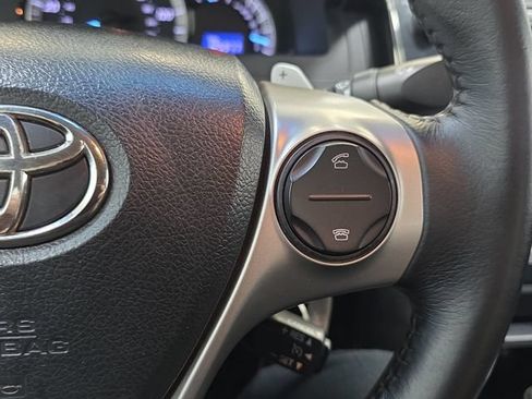 Used 2014 Toyota Camry SE FWD image 17