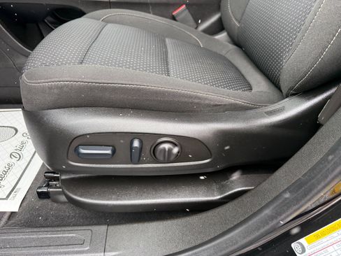 Used 2023 GMC Acadia SLE w/ Driver Convenience Package image 25