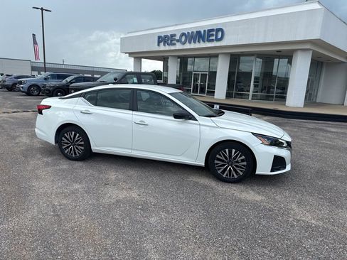 Used 2025 Nissan Altima 2.5 SV FWD image 23