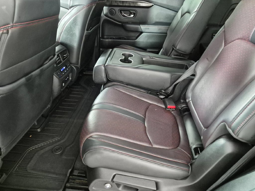 Used 2025 Honda Pilot Black Edition image 26