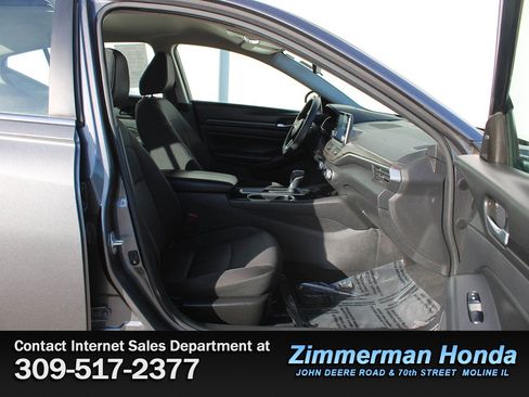 Used 2024 Nissan Altima 2.5 SV image 18