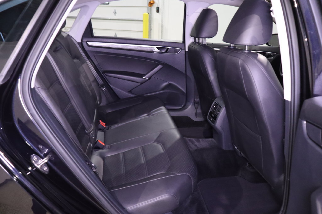 Used 2018 Volkswagen Passat 2.0T SE FWD image 30