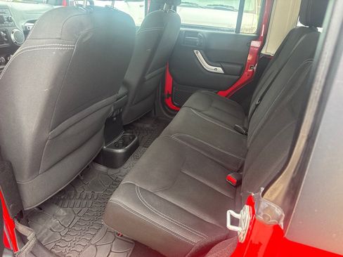 Used 2017 Jeep Wrangler Unlimited Sahara w/ Connectivity Group AWD/4WD image 16