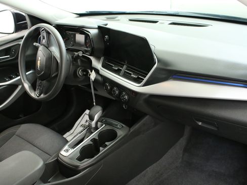 Used 2024 Chevrolet Trax LS w/ LS Convenience Package FWD image 25