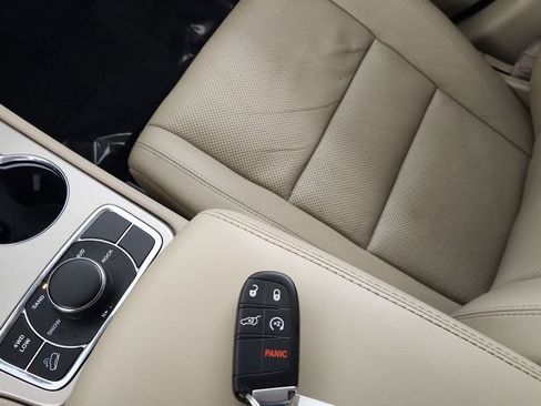 Used 2014 Jeep Grand Cherokee Limited w/ Luxury Group II AWD/4WD image 19