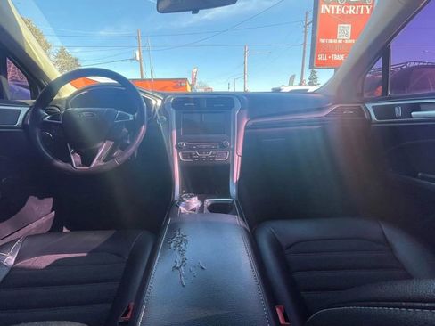 Used 2017 Ford Fusion SE w/ Equipment Group 201A image 12