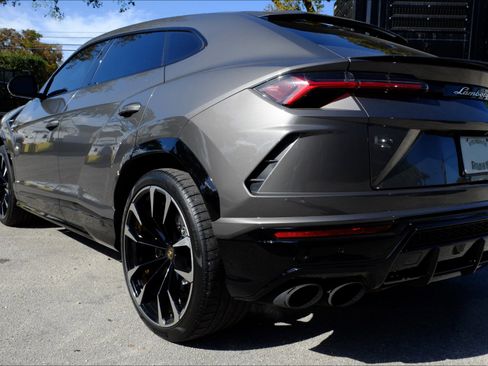 Used 2021 Lamborghini Urus AWD/4WD image 18