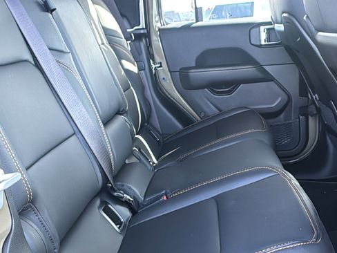 New 2025 Jeep Gladiator Sport image 18