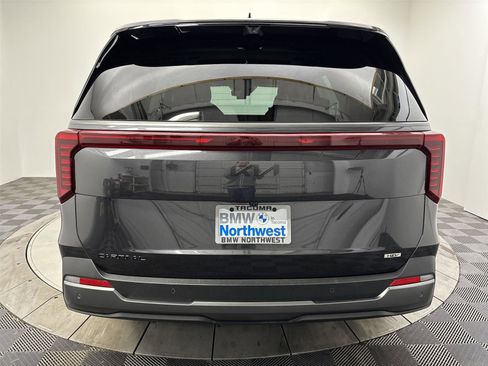 Used 2025 Kia Carnival SX Prestige image 15