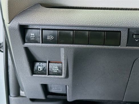 Certified 2024 Toyota Sienna XLE image 11