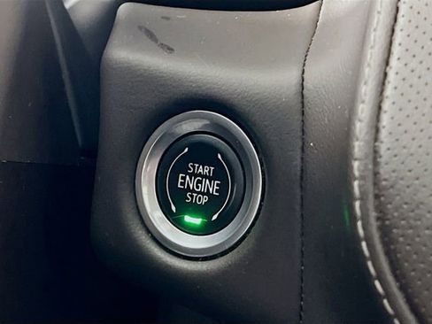 Used 2022 GMC Yukon XL SLT w/ SLT Luxury Package image 16