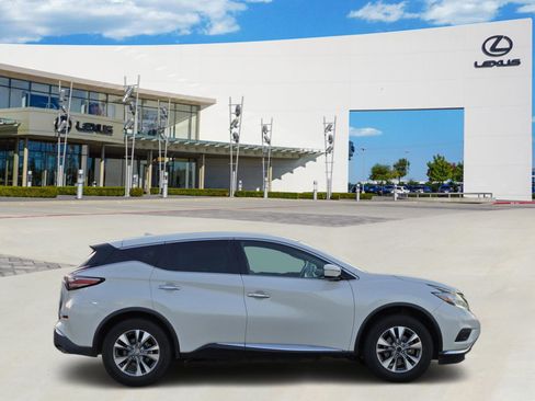 Used 2015 Nissan Murano S image 2