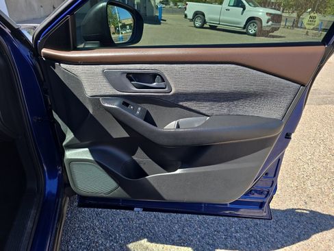 Used 2023 Nissan Rogue S image 23