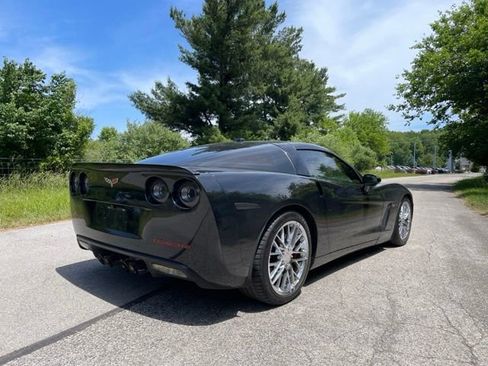 Used 2005 Chevrolet Corvette Coupe w/ Preferred Equipment Group RWD image 4