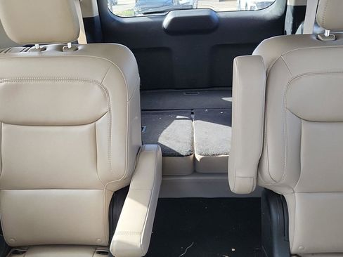 Used 2022 Ford Explorer XLT w/ Equipment Group 202A AWD/4WD image 18