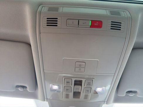 Used 2022 Volkswagen Tiguan SE image 11