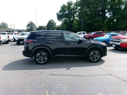 Used 2025 Nissan Rogue SV AWD/4WD image 5