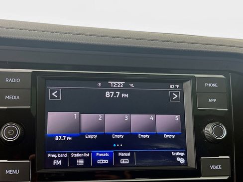 Used 2023 Volkswagen Jetta SE w/ Panoramic Sunroof Package image 21