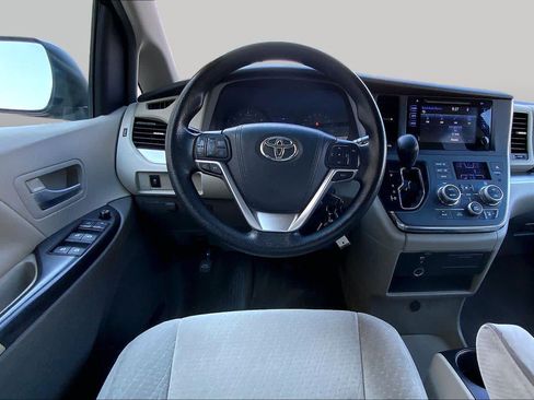 Used 2015 Toyota Sienna LE AWD/4WD image 6
