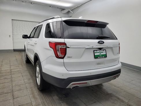Used 2017 Ford Explorer XLT image 6