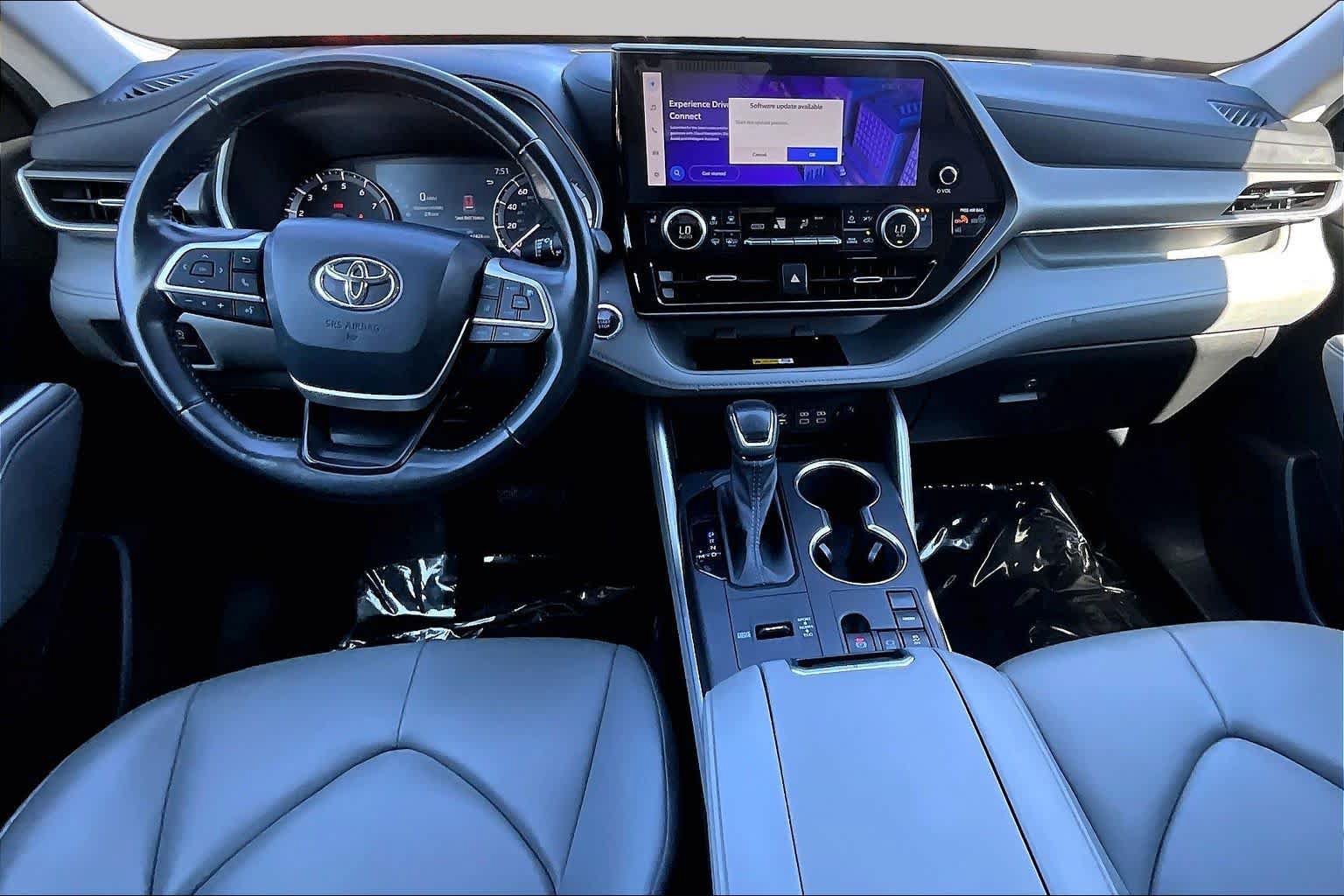 Used 2023 Toyota Highlander XLE FWD image 15