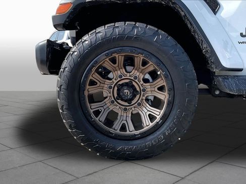Used 2025 Jeep Wrangler Unlimited Sahara AWD/4WD image 11