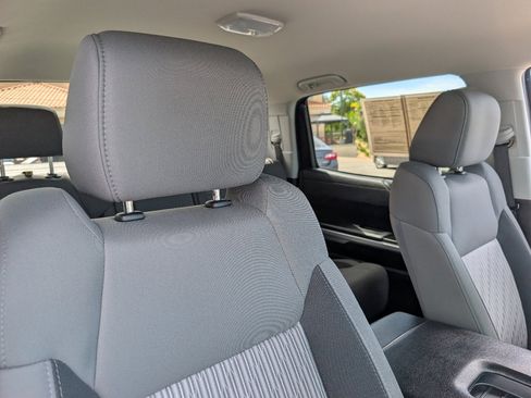 Used 2017 Toyota Tundra SR5 w/ SR5 Upgrade Package AWD/4WD image 3