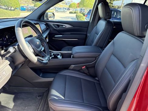 Used 2025 Chevrolet Traverse LT w/ Driver Confidence Package image 10