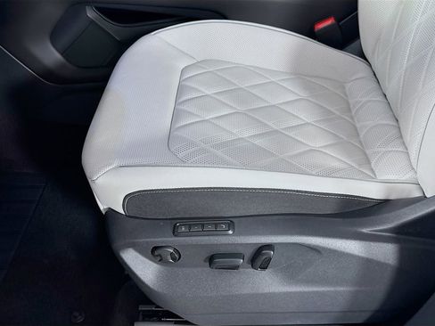 Used 2025 Volkswagen Atlas Cross Sport SEL Premium R-Line image 23