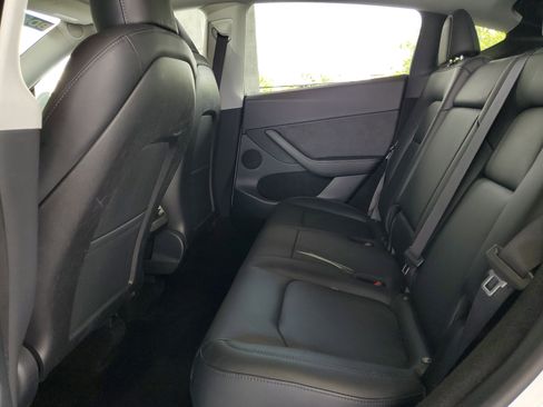 Used 2023 Tesla Model Y Long Range image 9