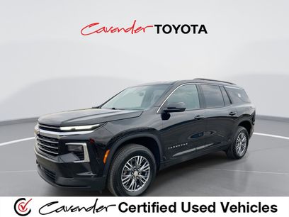 Used 2025 Chevrolet Traverse LT