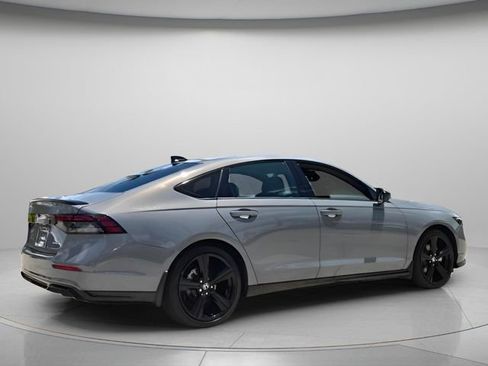 Used 2025 Honda Accord Sport image 7