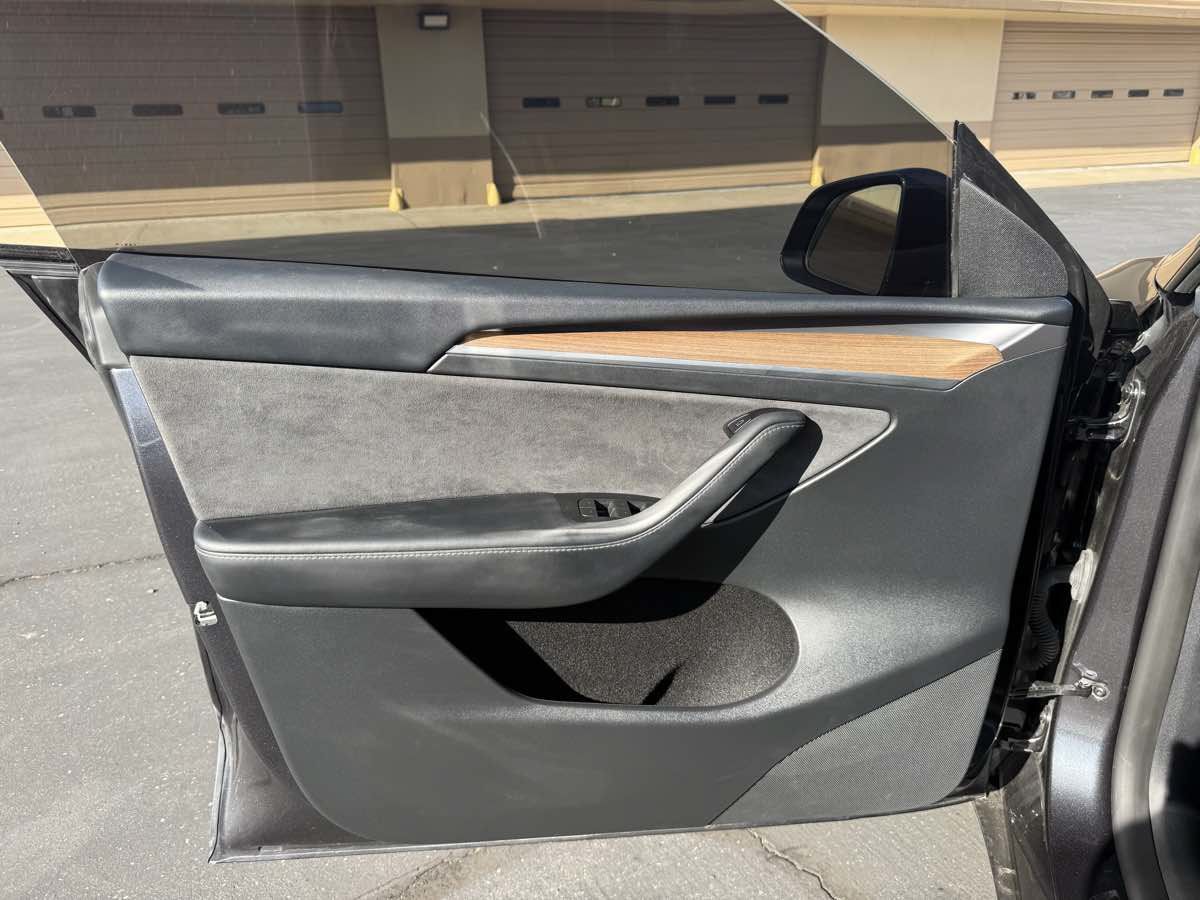 Used 2024 Tesla Model Y Long Range RWD image 12