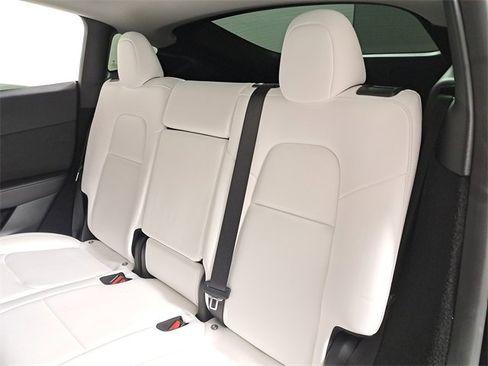 Used 2024 Tesla Model Y Long Range image 13