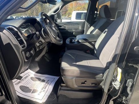 Used 2024 RAM 2500 Big Horn w/ Safety Group image 12