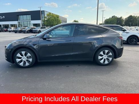 Used 2024 Tesla Model Y 2WD image 6