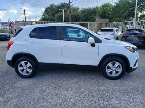 Used 2020 Chevrolet Trax LS w/ Tint and Cruise Package FWD image 4