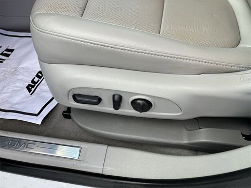 Used 2022 GMC Acadia SLT w/ Preferred Package image 12