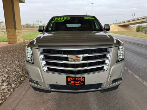 Used 2017 Cadillac Escalade ESV Luxury image 8