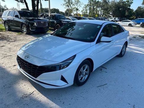 Used 2021 Hyundai Elantra SE FWD image 2