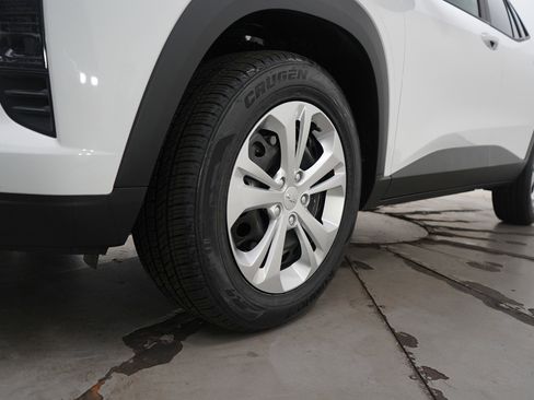 Used 2024 Chevrolet Trax LS image 25