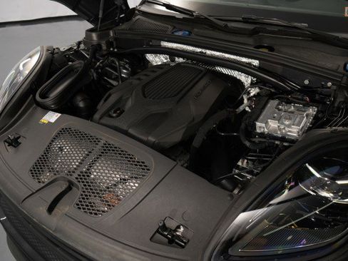 Used 2022 Porsche Macan AWD/4WD image 56