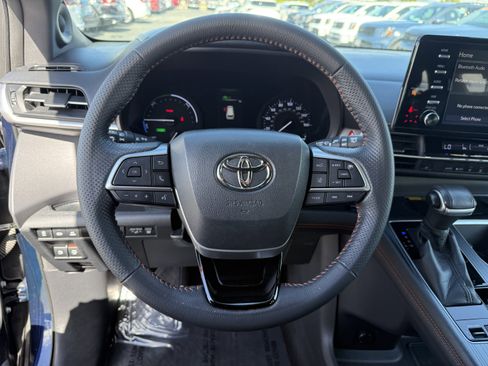 Used 2021 Toyota Sienna XSE w/ XSE Plus Package image 17