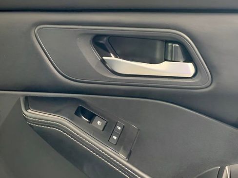 Used 2024 Nissan Rogue SV image 36