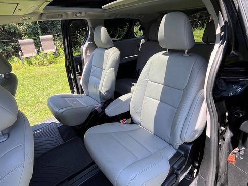 Used 2016 Toyota Sienna Limited Premium AWD/4WD image 6