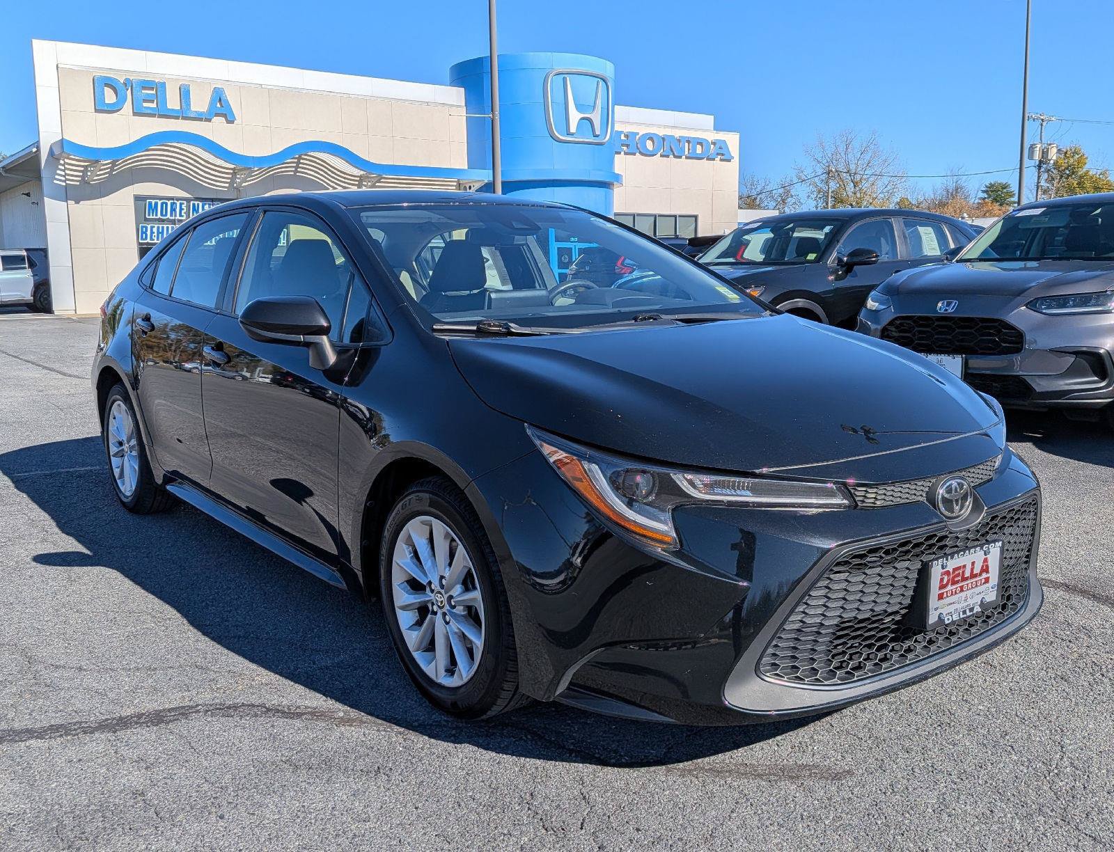 Used 2021 Toyota Corolla LE w/ LE Convenience Package FWD image 4