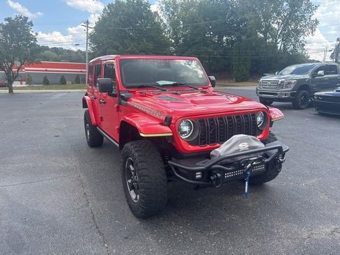 Used 2024 Jeep Wrangler Unlimited Rubicon image 3