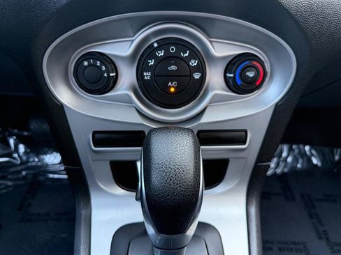 Used 2019 Ford Fiesta SE FWD image 40