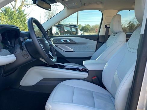 Certified 2025 Ford Explorer Platinum w/ Ultimate Package image 10