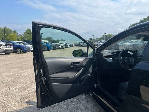 Used 2022 Toyota Corolla LE FWD image 14